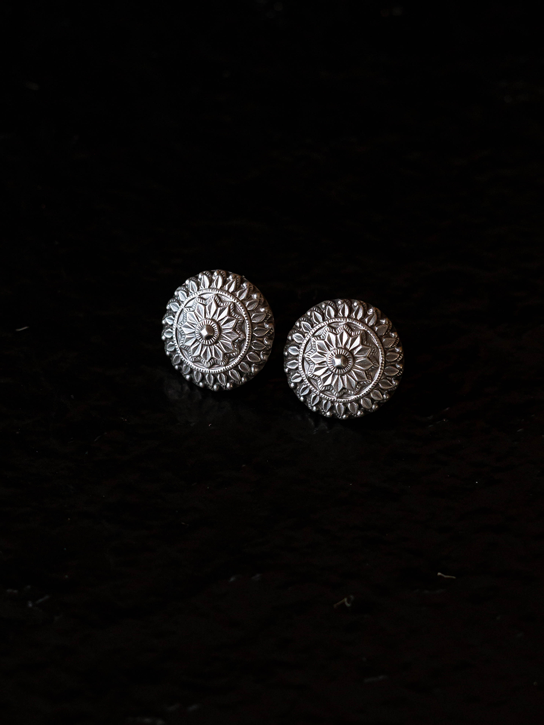 ABHINI EAR STUDS - EAB09
