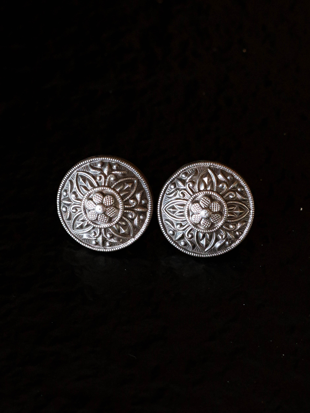 ABHINI EAR STUDS - EAB48