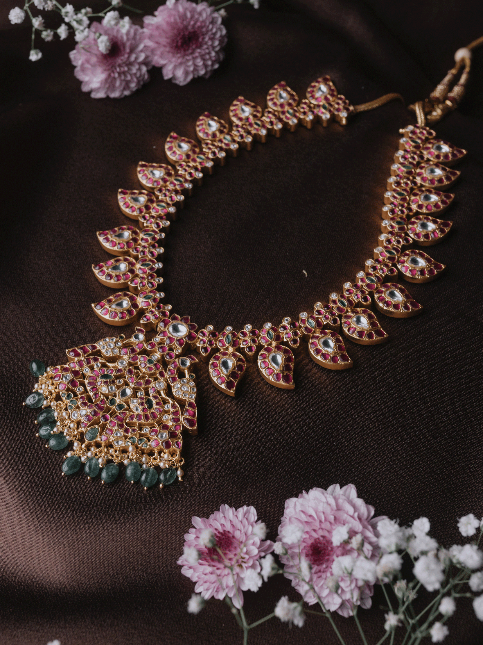 VAIDURYA NECKPIECE - NVD37