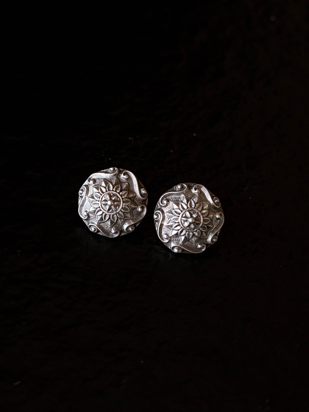 ABHINI EAR STUDS - EAB59