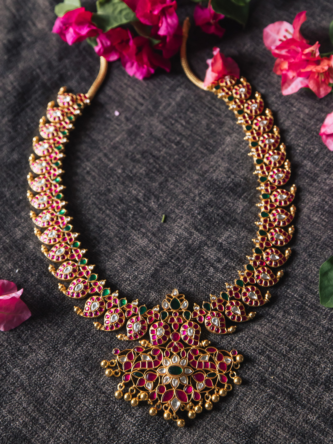 VAIDURYA NECKPIECE - NVD18