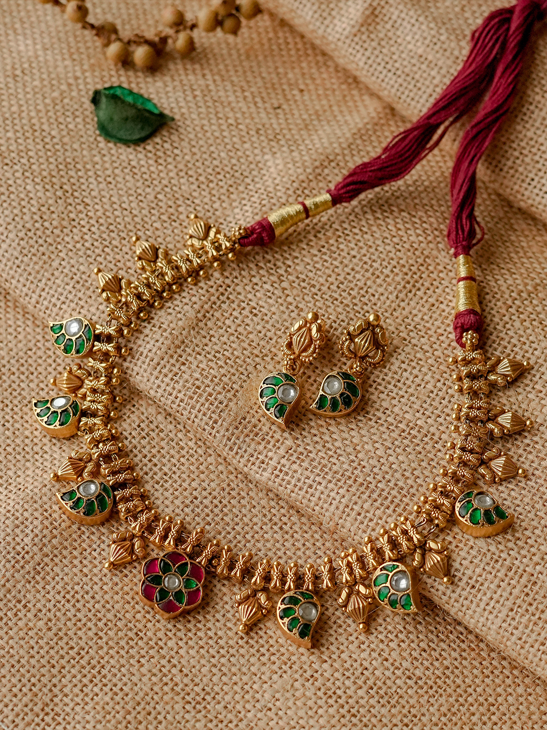 VAIDURYA NECKPIECE - NVD36