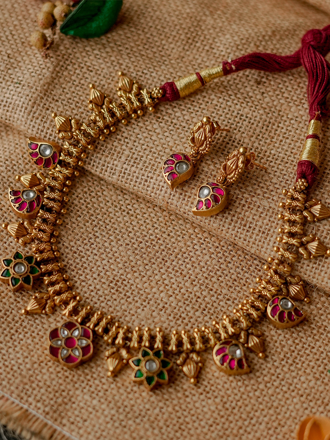 VAIDURYA NECKPIECE - NVD39